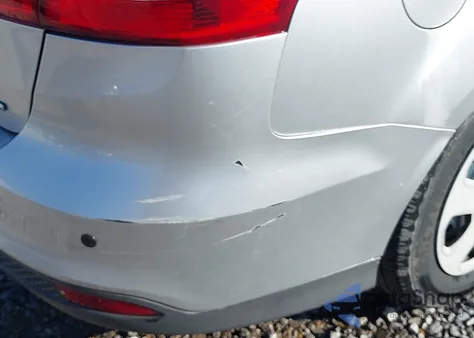 2016 Ford Focus S z USA, uszkodzony, nr VIN 1FADP3E28GL306841